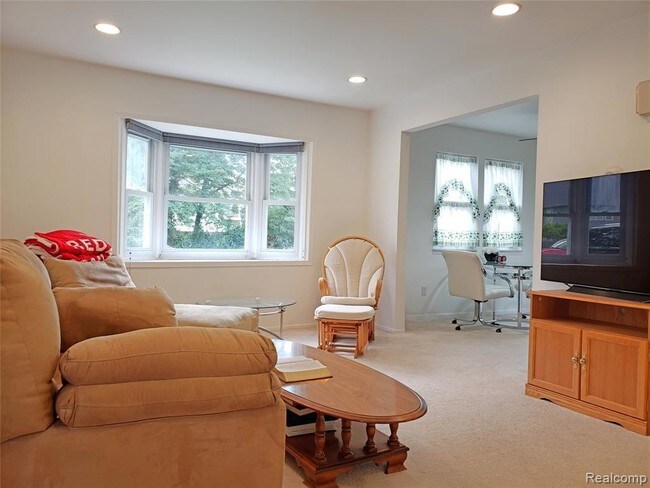 Building Photo - 1049 Hendricks Way