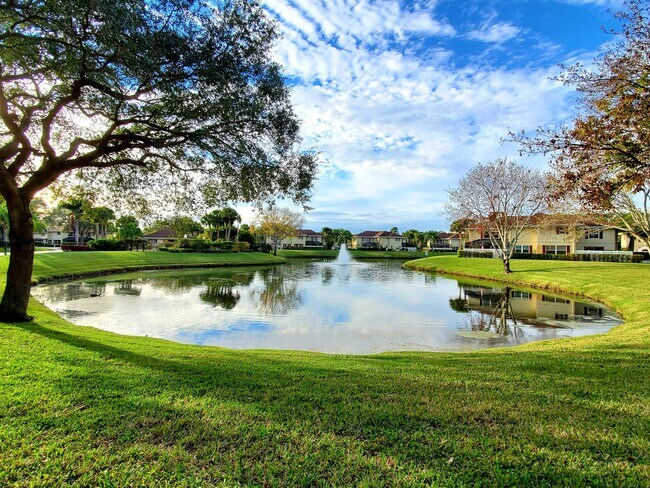 Foto del edificio - 17  Bedford Court A Royal Palm Beach Fl 33411