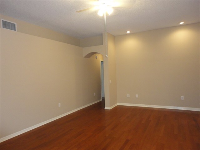 Building Photo - 414 Country Vineyard Drive