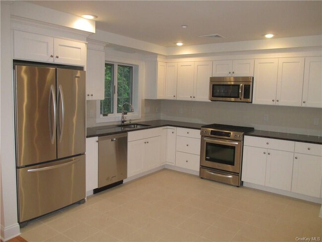 Building Photo - 29 Carpenter Ave
