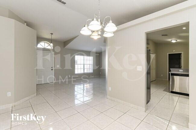 Foto del edificio - 5615 Hamlin Close Rd