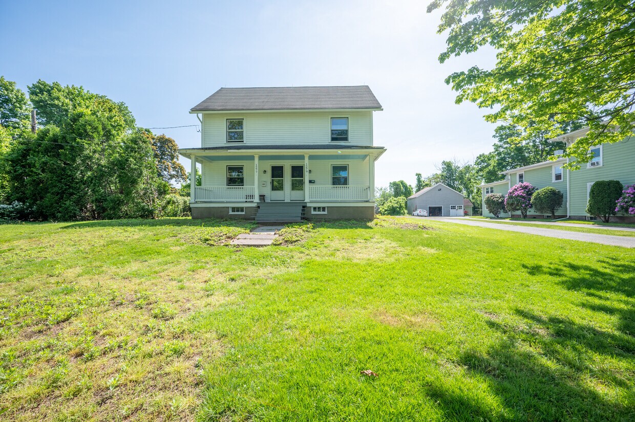 Foto principal - 1279 Enfield St