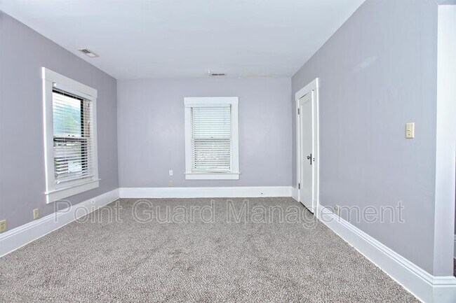 Foto del edificio - 3560 E Douglas Ave