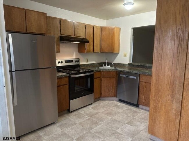 Foto del edificio - 3214 Juniper Ct