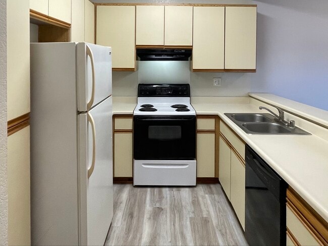 Building Photo - 1280 Stanhope Ln