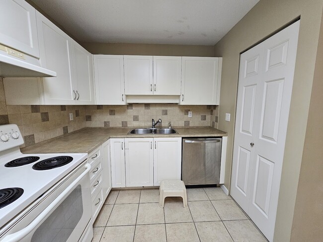 Building Photo - 2700 McCallum Rd