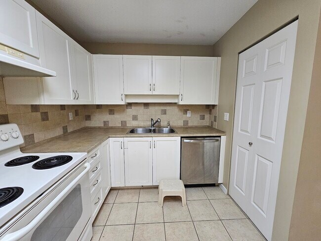 Photo du bâtiment - 2700 McCallum Rd