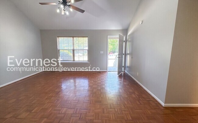 Foto del edificio - 120 Buckingham Cir