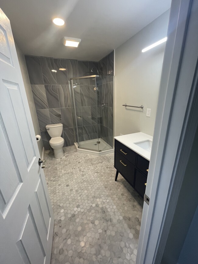 Second Floor Bathroom - 557 W Graisbury Ave