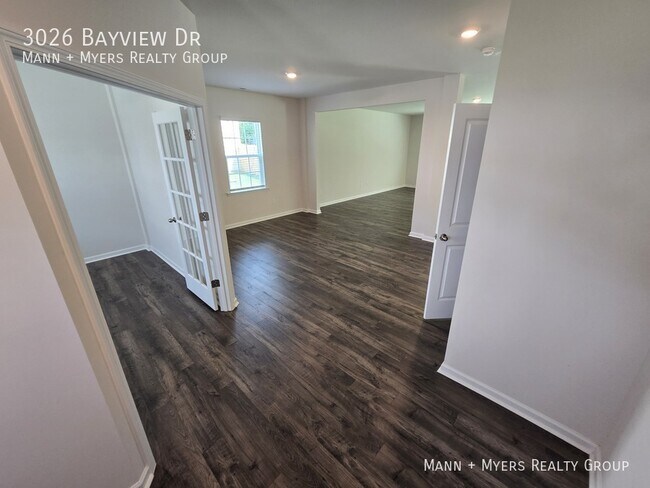 Foto del edificio - 3026 Bayview Dr