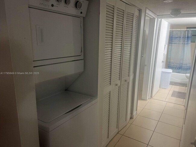 Foto del edificio - 8670 SW 149th Ave