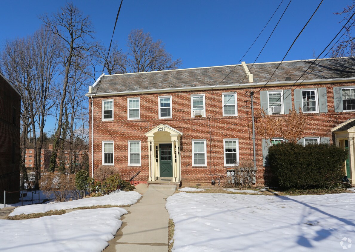 Building Photo - 8217 Schrider St