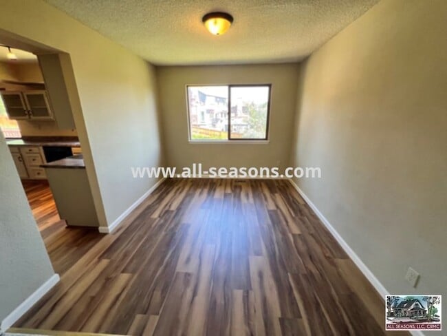 Building Photo - Northwest Tri-Level 5 Bedroom Home For Rent!