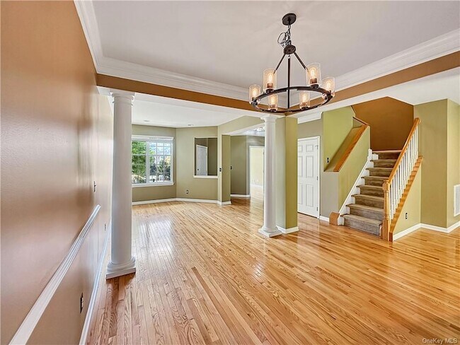 Building Photo - 892 Huntington Drive