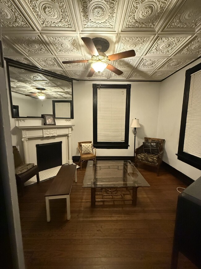 Building Photo - Fully Furnished 3 bed / 1.5 bath Historic ...