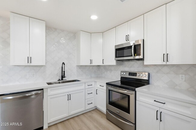 Foto del edificio - 4201 E Camelback Rd