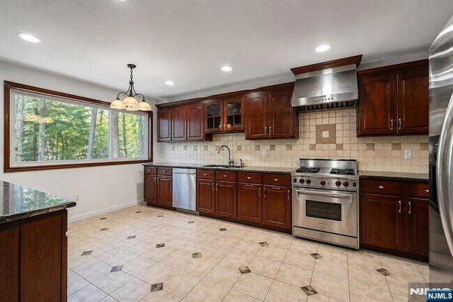 Building Photo - 111 Ramille Ct