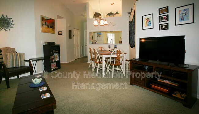 Foto del edificio - 12131 Summergate Cir