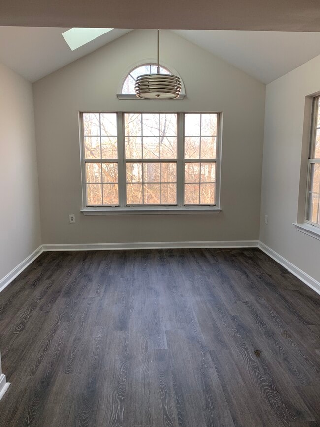 Dining room with a view of the lake. - 9708 Lake Pointe Ct Unit 304