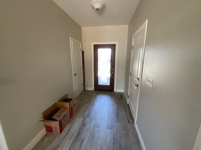 Building Photo - 1100 Drysdale Ct