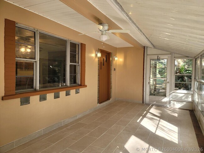 Foto del edificio - 4362 W Midway Rd