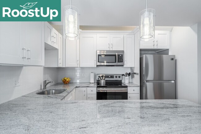 Foto del edificio - Furnished Bedroom with Private Bath in Cambridge