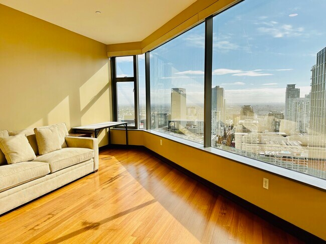 Dormitorio #2 - 801 S Grand Ave