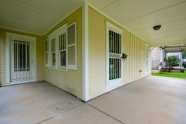 Foto del edificio - 3710 W Capitol Ave