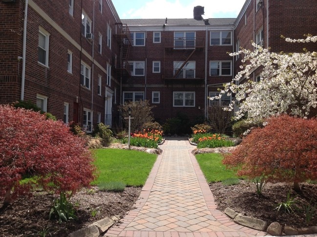 Foto del edificio - 56-Village Court Apartments, LLC