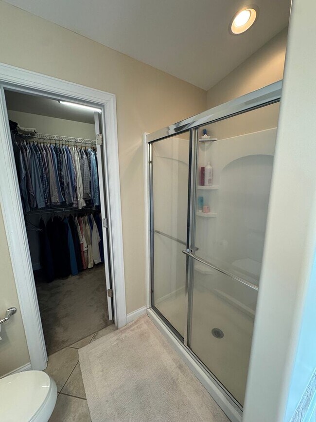 Foto del edificio - 742 Sterling Brooke Ct