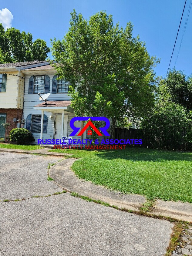 Foto principal - Corner Lot- Fenced In- 2 Story Townhome!