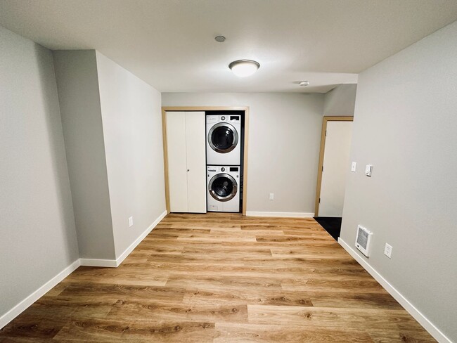 Foto del edificio - Shoreline - 2 Bedroom plus 1 den/ 2 Bath T...
