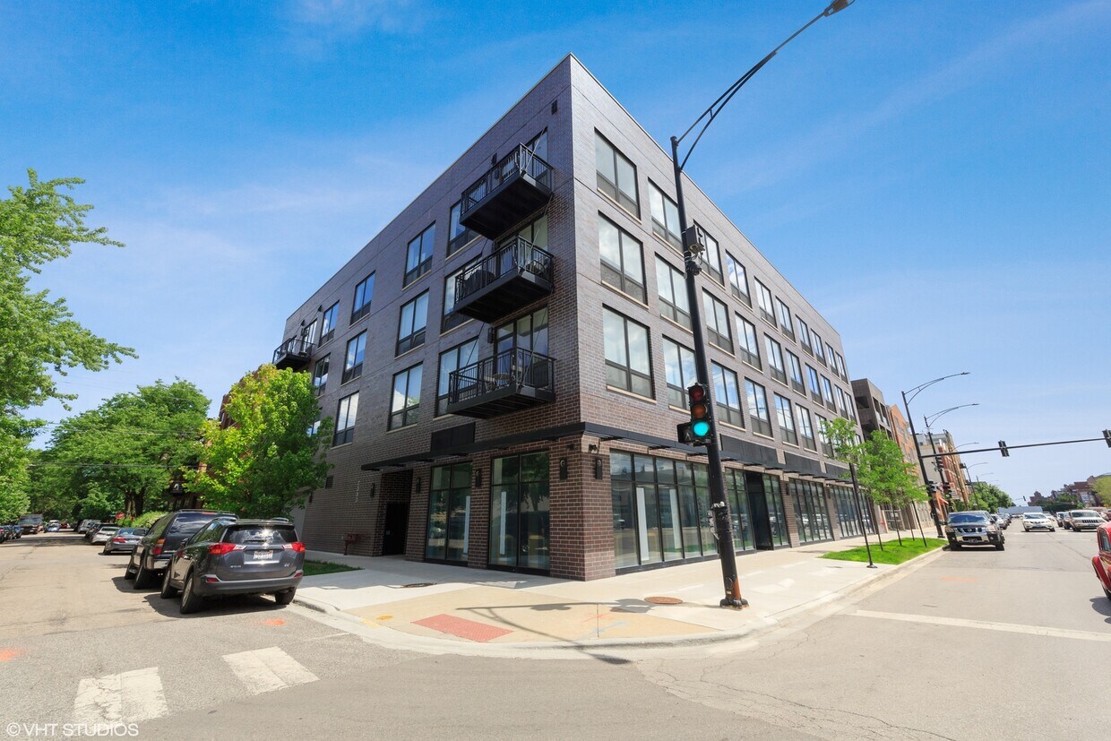 Primary Photo - 2353 W Wabansia Ave
