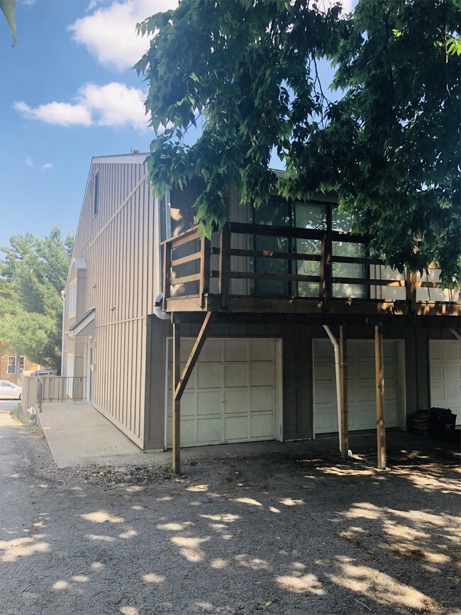 Building Photo - 4844 Belleview Ave