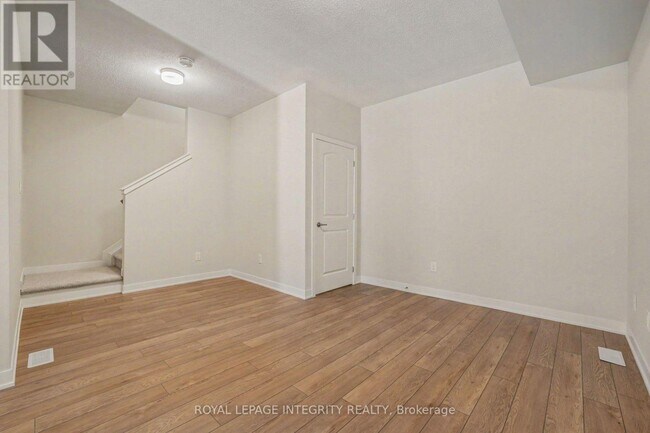 Building Photo - 825 Demulcent Ln