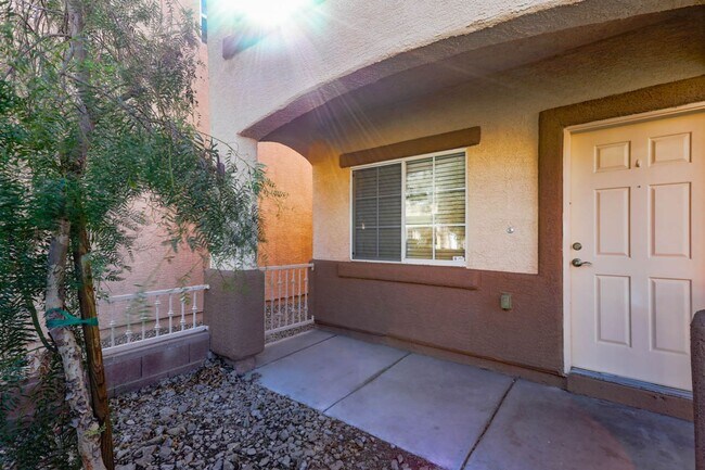 Building Photo - Beautiful Southwest 2 Bed, 2 Bath House!