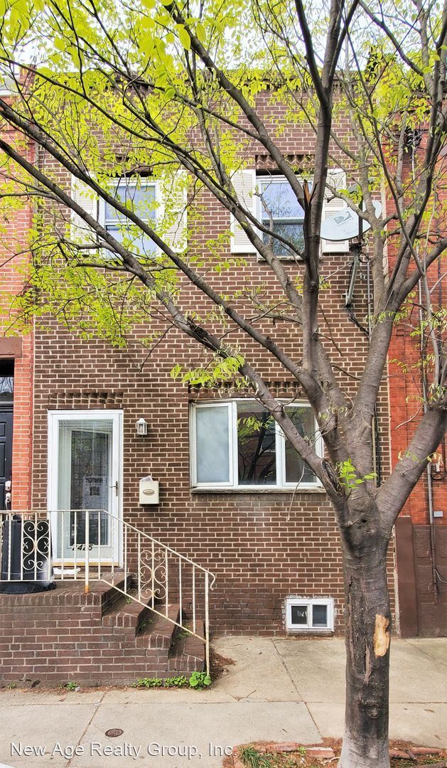 Building Photo - 3 br, 1.5 bath House - 2425 Carpenter St