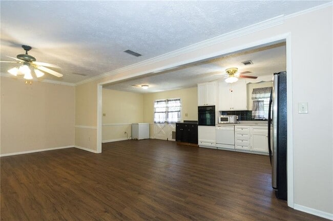Foto del edificio - 3720 Sunny Hill Dr