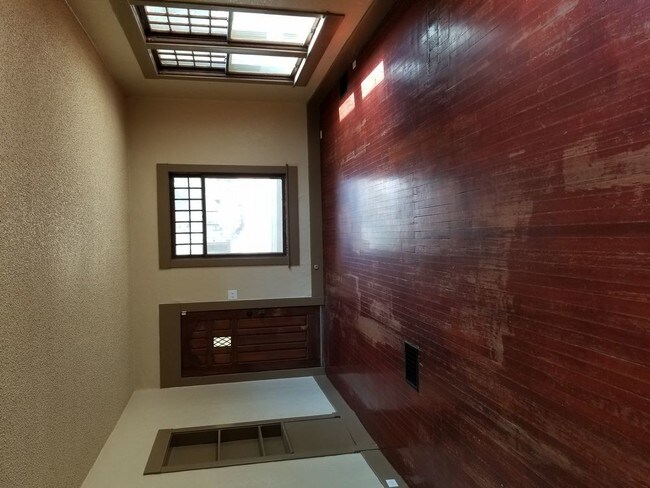 Building Photo - 621 W20 CC20 -E-
