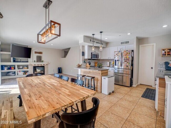 Foto del edificio - 5 bed - 3 bath in Litchfield with Pool!