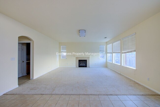 Building Photo - 4651 Stern Dr