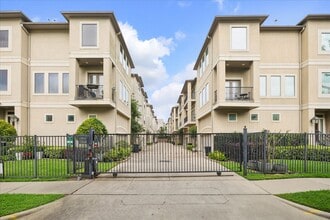 Building Photo - 6832 Staffordshire Blvd