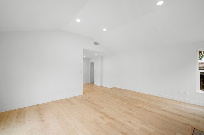 Building Photo - 1546 Glenwood Rd