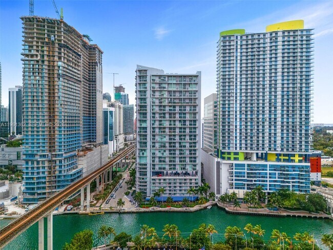 Foto del edificio - 690 SW 1st Ct