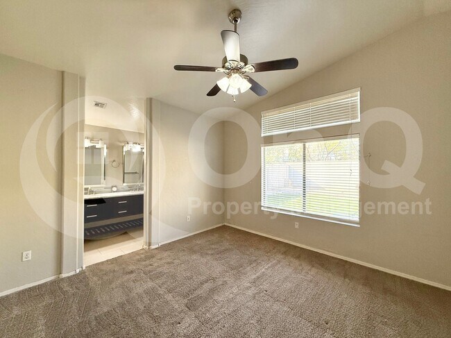 Building Photo - 838 E Ross Ave