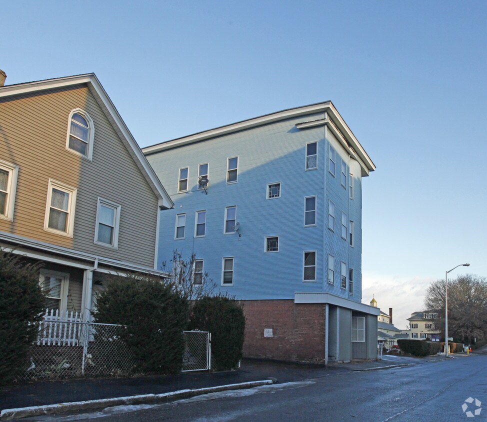 Building Photo - 48 Ward St
