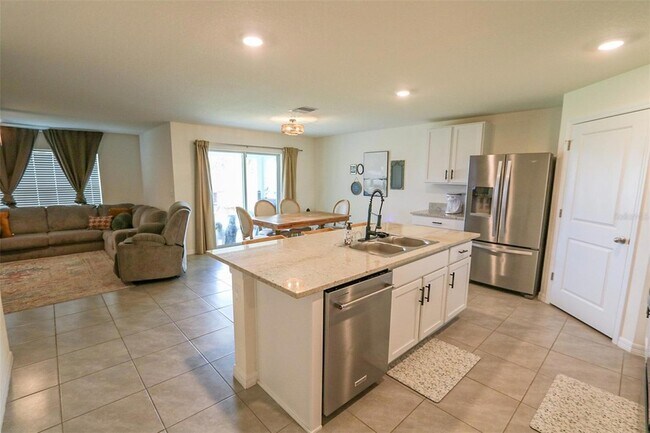 Building Photo - 5180 Plumeria Dr