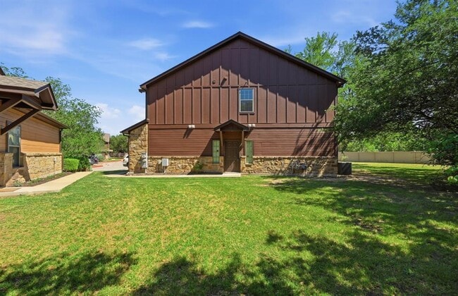 Building Photo - 11417 Lost Maples Trail