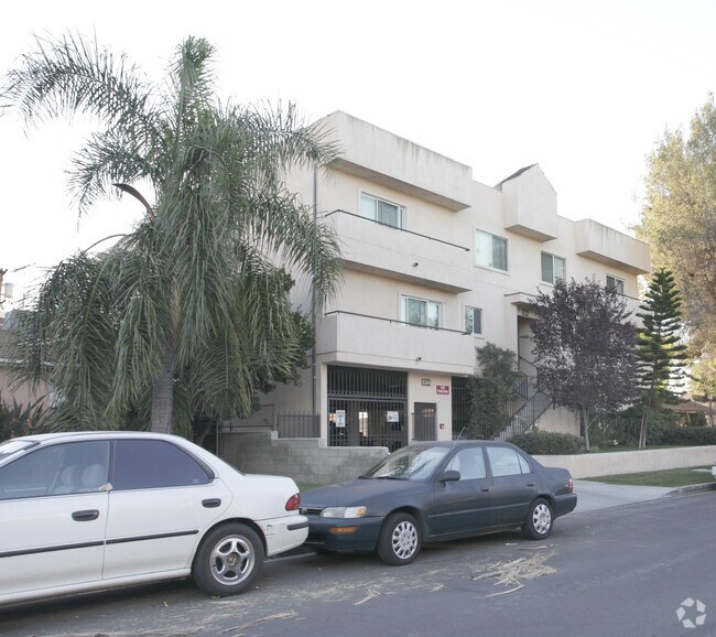 Foto del edificio - 6344 Denny Ave