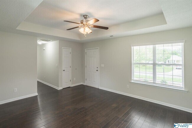 Building Photo - 101 Lisa Ann Dr